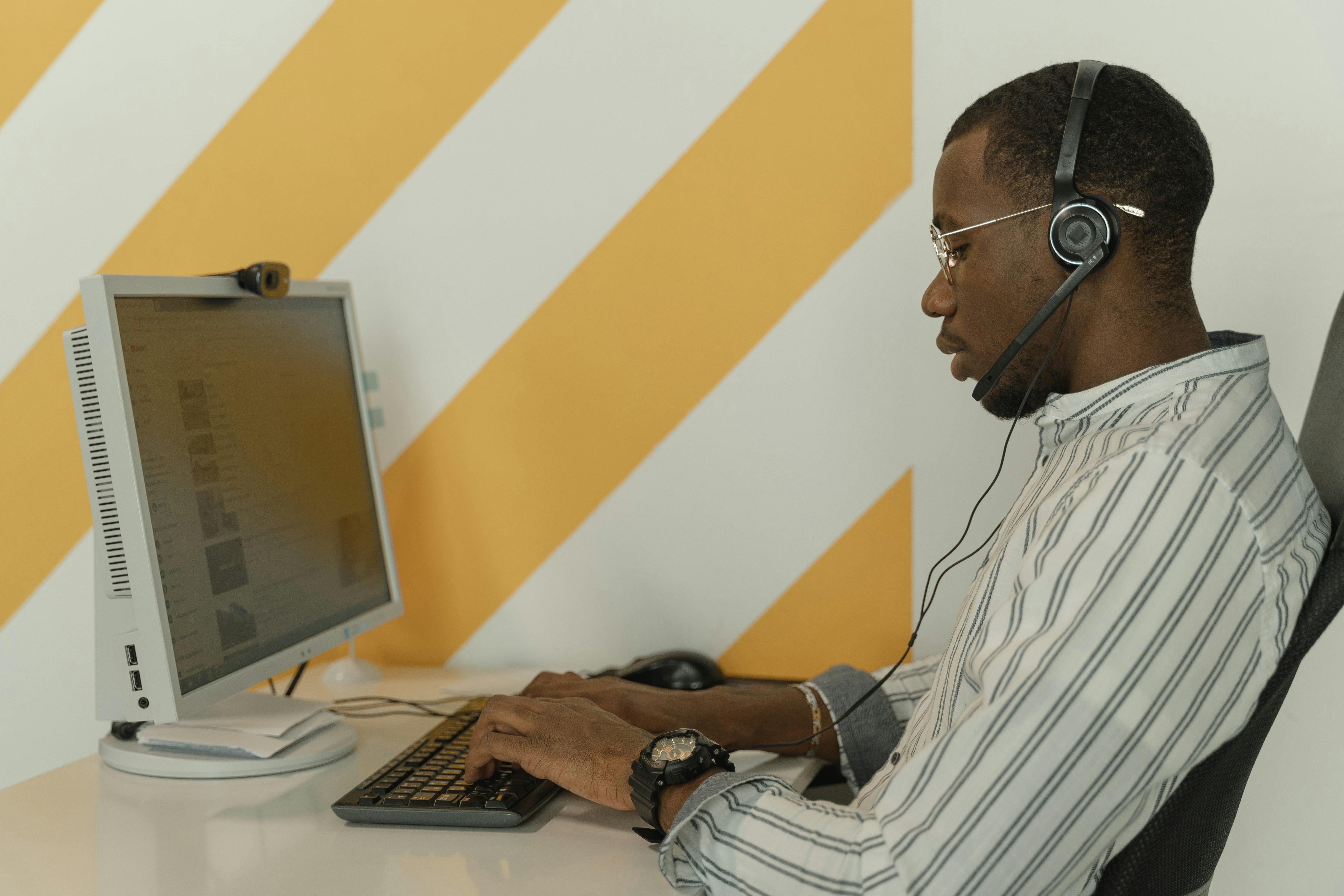 Enhancing Customer Experience: The Role of Contact Centers in Business | Tential